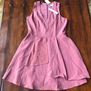 Women’s zipper back detail v-neck dress
- Size: Large
- Brand New w/ tags